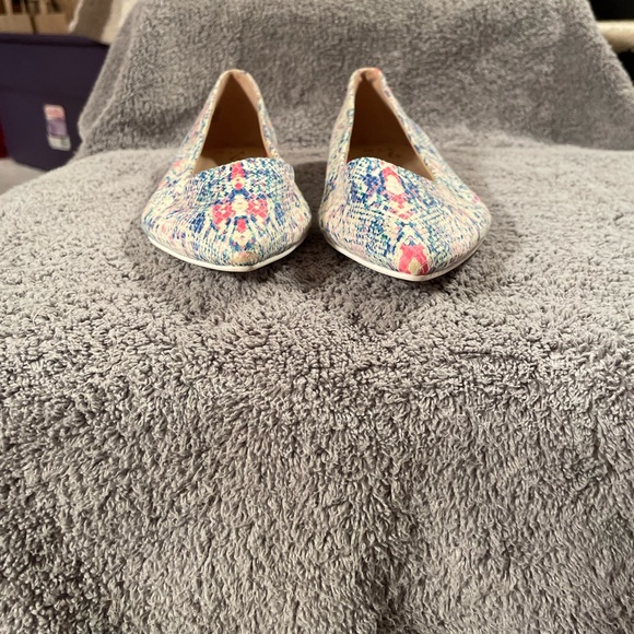 Flats - Picture 2 of 6